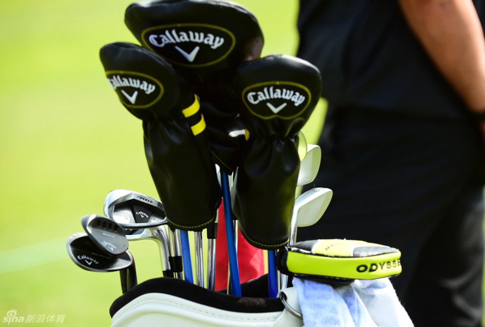 亨里克·斯滕森在美国大师赛练习轮中展现其标志性冷静沉稳的挥杆姿态