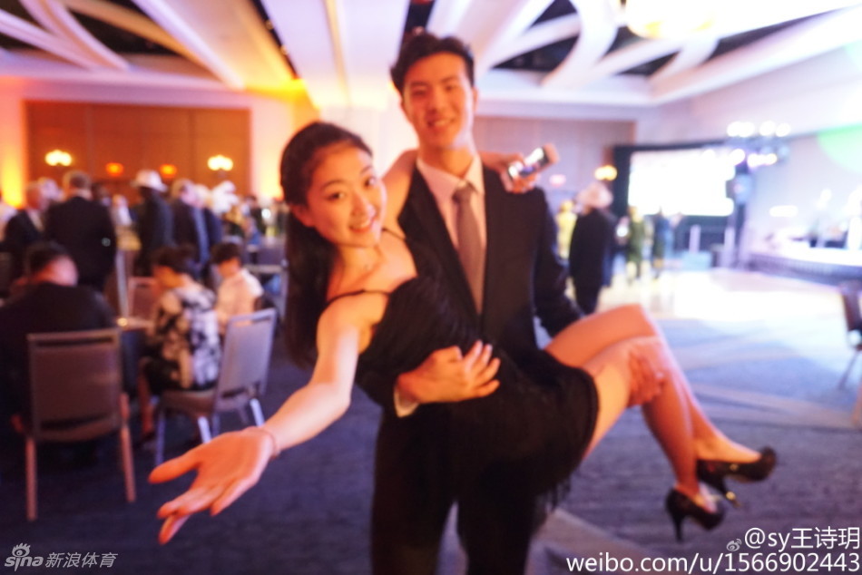 一组今年花滑世锦赛晚宴的花絮图——他的搭档柳鑫宇"公主抱"羽生结弦