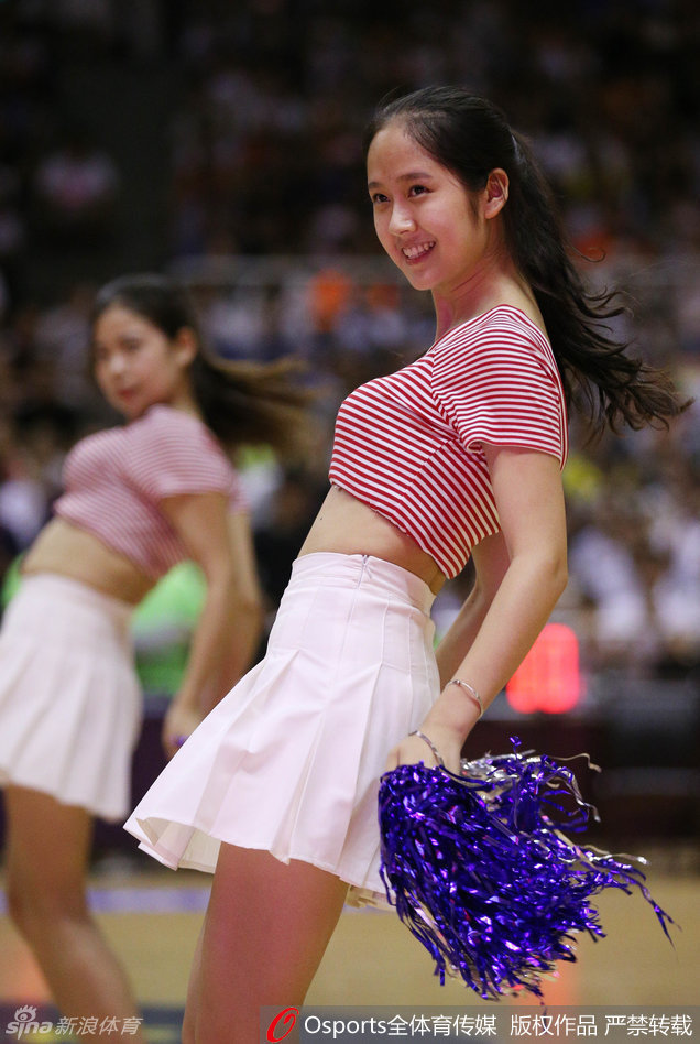 汗水闪耀着光芒，定格了她们最美的瞬间，这群舞动的精灵，用热爱与坚持在赛场中央书写着自己的故事。