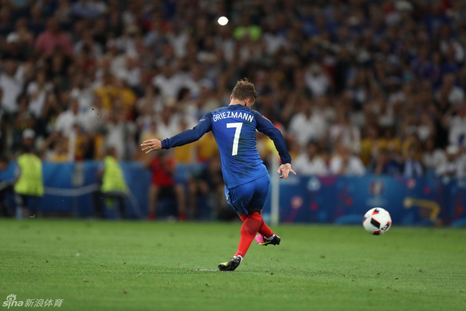 格列兹曼主罚点球