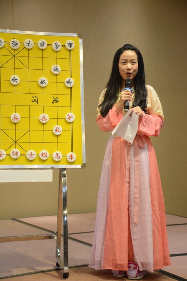 王利红汉服讲象棋_高清图集_新浪网