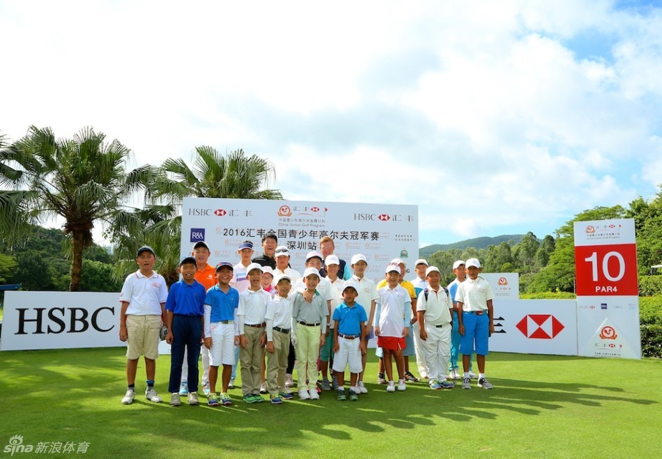 比赛圆满结束后,全体参赛小选手精神抖擞,共同合影留念,记录下这段珍贵的成长记忆。