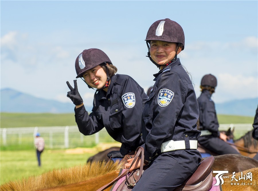 昭苏草原最美女骑警_高清图集_新浪网