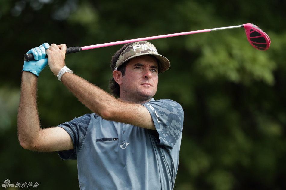 米克尔森完美挥杆瞬间，身躯扭转如蓄力弓弦