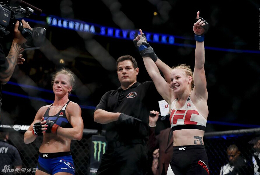 ufc on fox 20霍尔姆遭重击_高清图集_新浪网