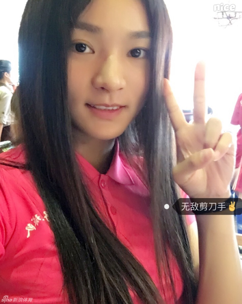 近日,广东女足美女球员芦康娟的一组照片曝光,长相清纯的她侧脸神似