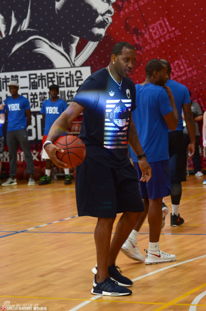 麦蒂卡特出席YBDL兄弟篮球训练营 -- 佛山E家