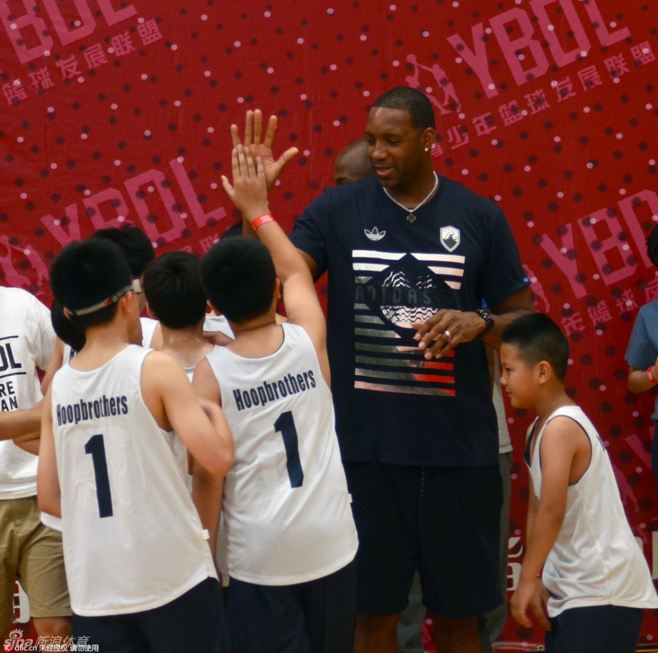 麦蒂卡特出席YBDL兄弟篮球训练营 -- 佛山E家