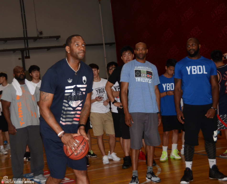 麦蒂卡特出席YBDL兄弟篮球训练营 -- 佛山E家