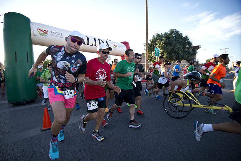 美国墨西哥举办10K比赛 跑者须携带护照参加