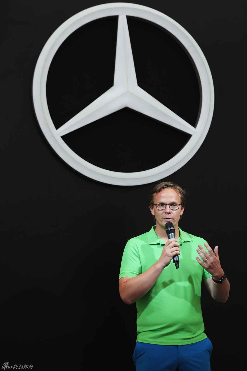设计总监瓦格纳发表主题演讲，阐述奔驰如何将豪华汽车的设计哲学延伸至个性化出行工具