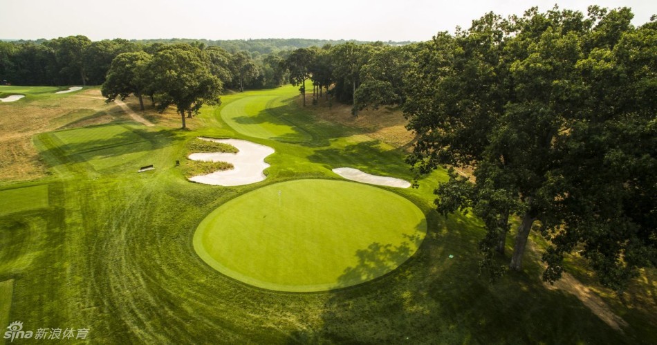 绿意盎然的温德姆锦标赛赛场,年轻球手在此争夺荣耀与季后赛席位