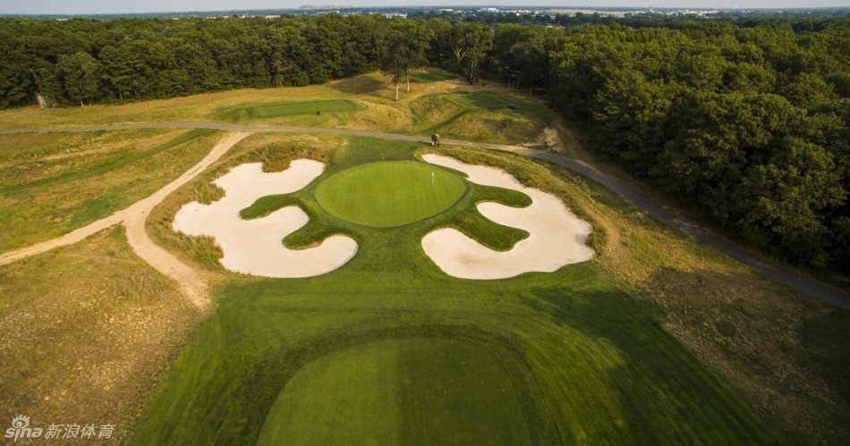 冠军举起奖杯的辉煌时刻,背后是漫长赛季与可能经历加洞鏖战的艰辛付出