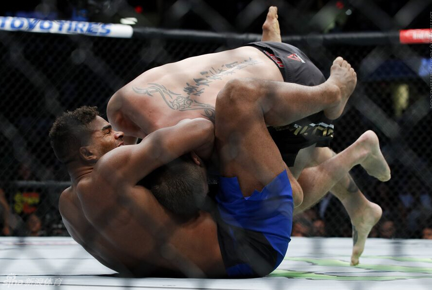ufc203精彩集锦 米欧奇地面砸拳ko毁灭者