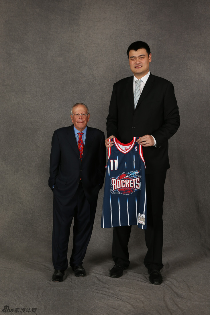 姚明参加nba名人堂颁奖仪式_高清图集_新浪网