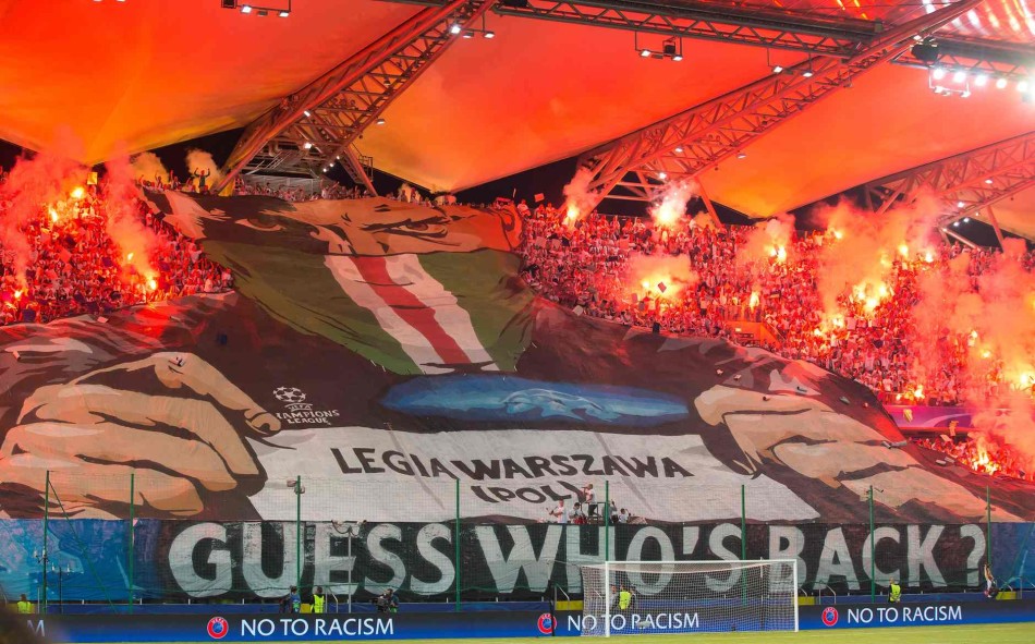 震慑力!足坛tifo大盘点 米兰互撕西甲有创意_大众网