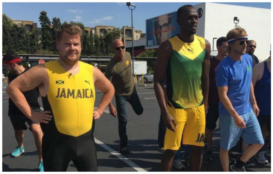 詹姆斯-柯登与博尔特同跑 目光对视搞笑挑衅