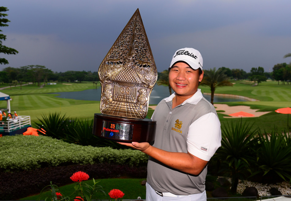 沙山辛深情亲吻冠军奖杯，喜悦与荣耀在此刻凝固