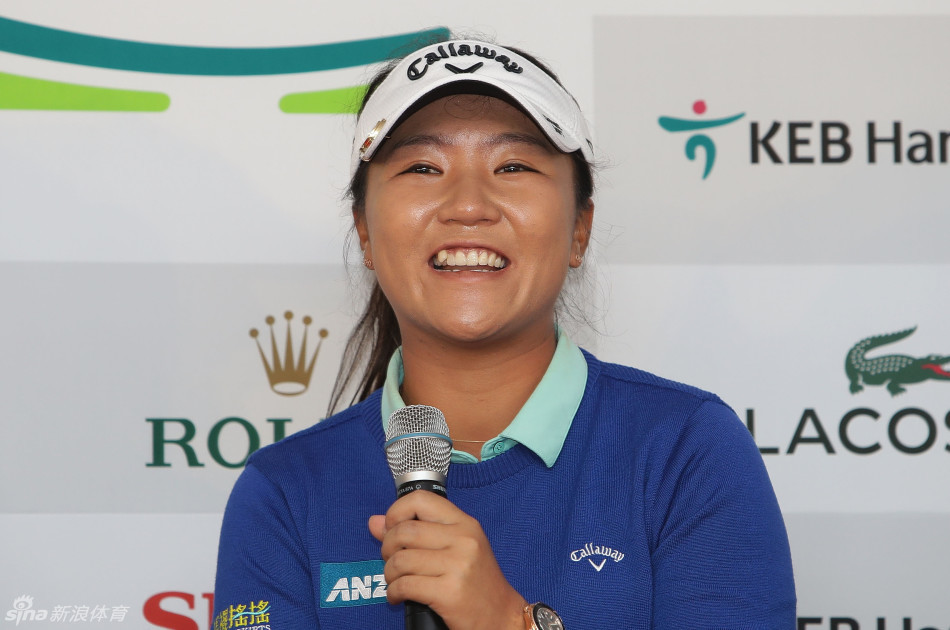 朴城炫在球场上优雅挥杆，动作流畅而稳定，代表了韩国高尔夫新生代的卓越技术。