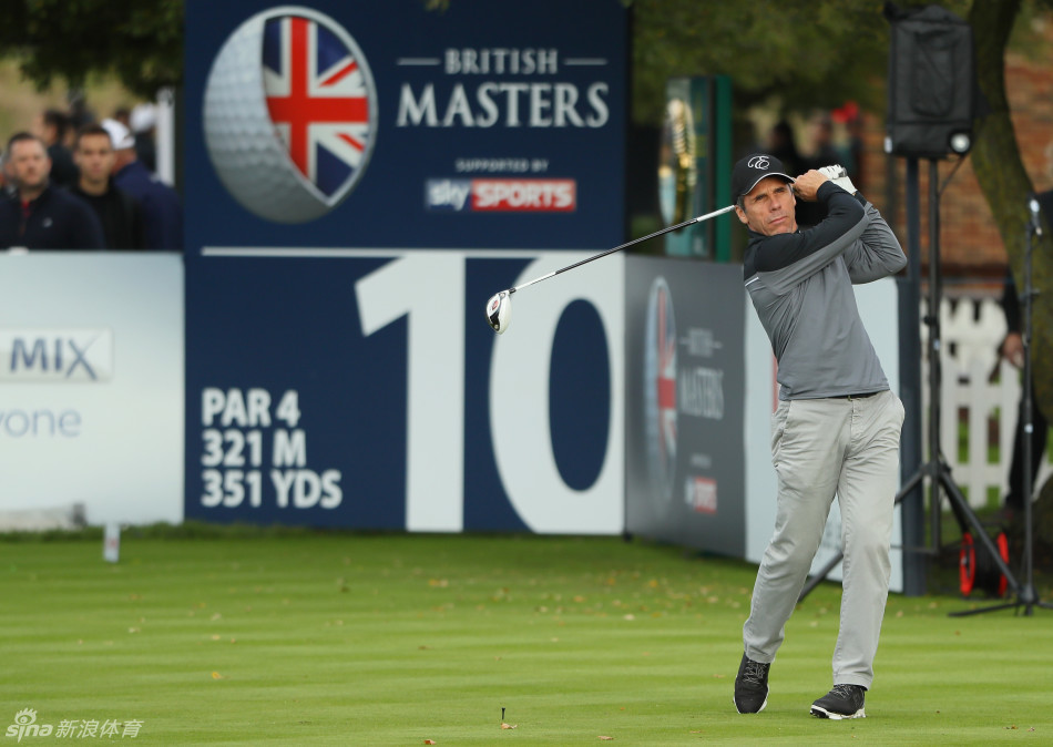 绿茵场上欢声笑语不断，众星云集共度轻松愉悦的高尔夫时光