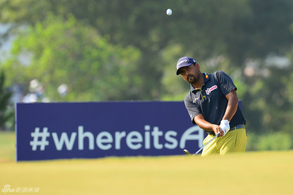 赛事主题标识与现场广告牌鲜明突出,彰显着本次国际大赛的独特品牌形象。