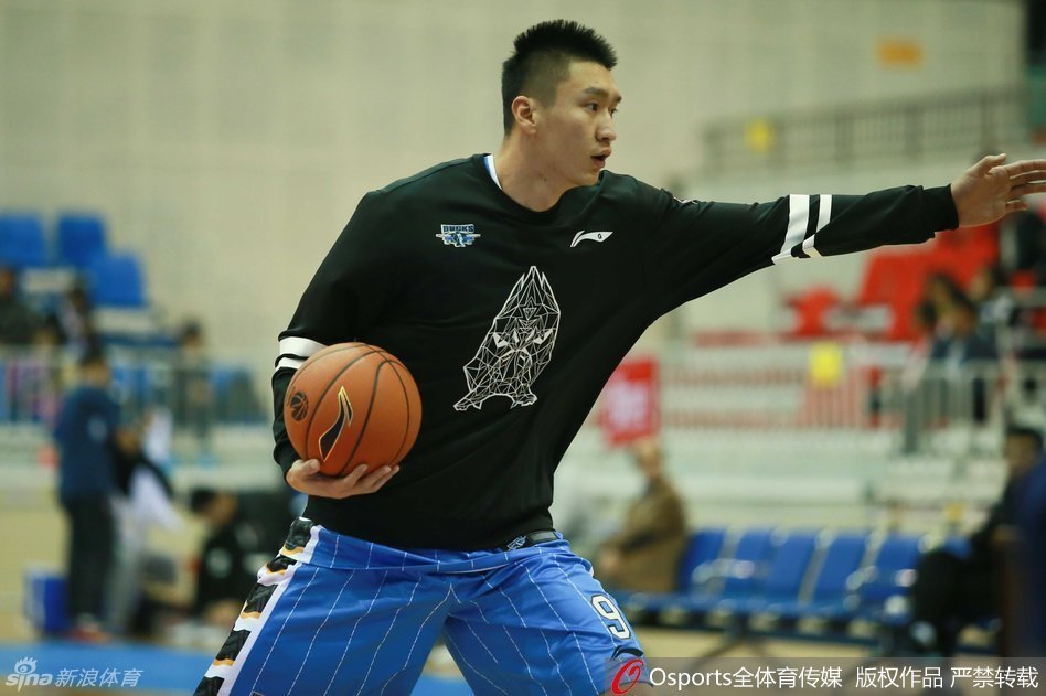 在怀仁的赛场上，孙悦扬起右手，与队友在空中用力击掌，清脆的响声传递着必胜的信念与默契。