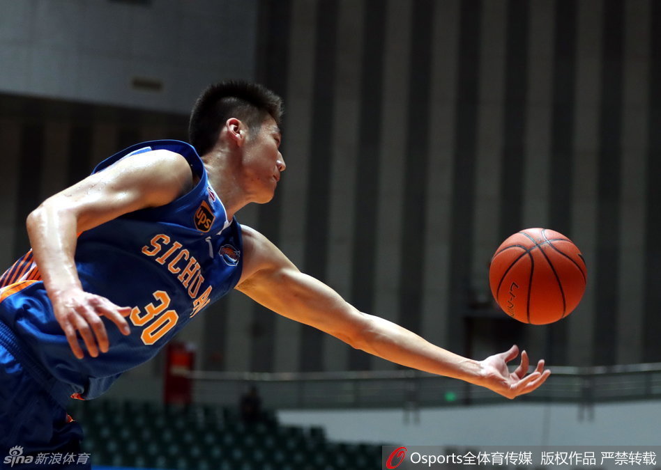 顾全面对巴赫拉米，张开双臂严防死守