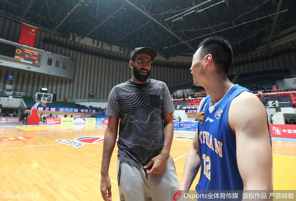 哈里斯力劈华山，单手灌筐