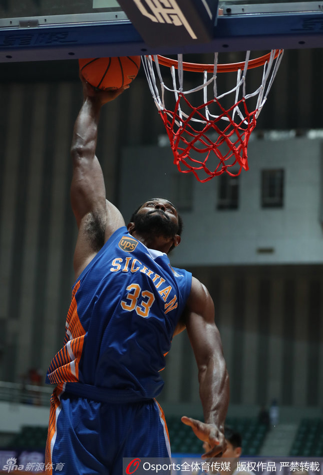 莱恩快手掏球，孟铎措手不及