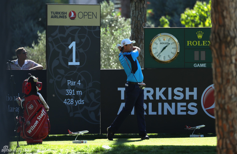 威利特完成击球后面对镜头露出标志性的开朗笑容