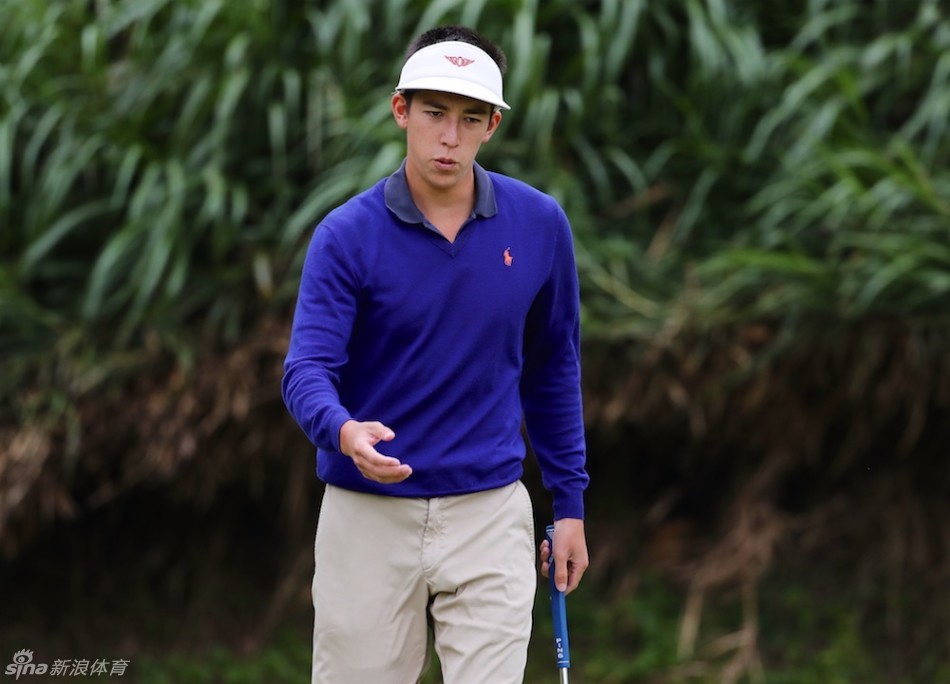 赛事颁奖典礼隆重举行，颁奖嘉宾与获奖球员共同定格这场高球盛事的荣耀瞬间。