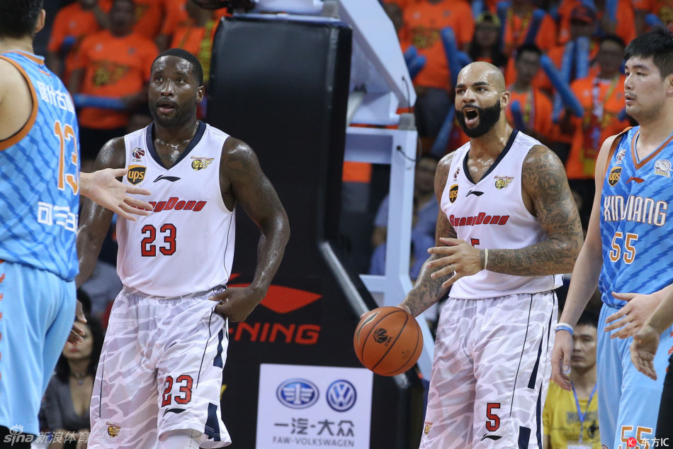 易建联21+13广东大胜新疆