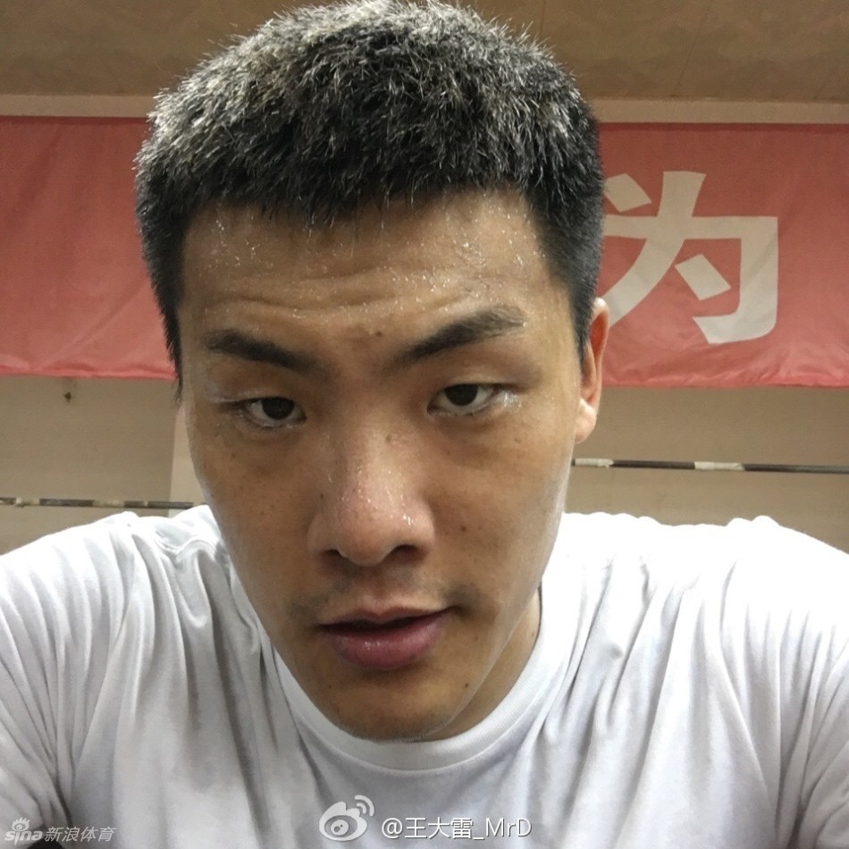 休赛期王大雷独自加练_高清图集_新浪网