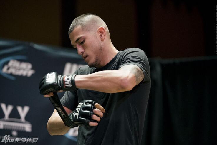 ufc206赛前公开训练集锦 佩提斯展现飞踢本色_高清图集_新浪网