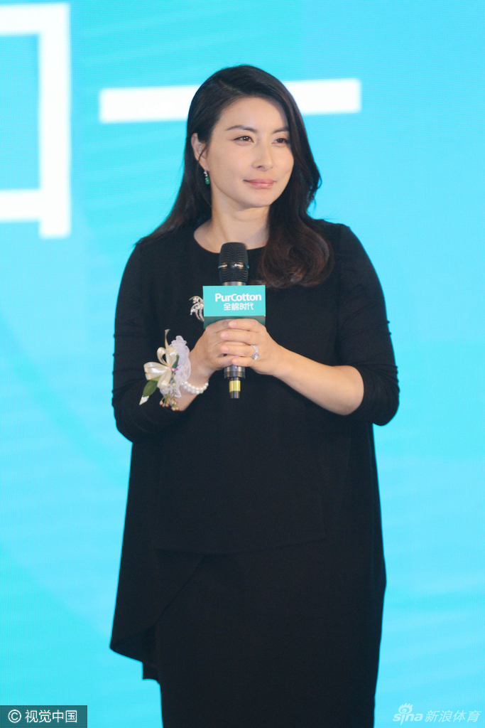 郭晶晶出席代言活动女神范儿