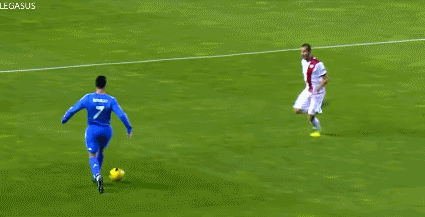 不比梅西差!c罗10大穿裆表演