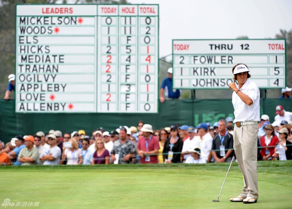 庆祝胜利！业余时代在沃克杯赛后与队友激动拥抱，年轻脸庞写满喜悦
