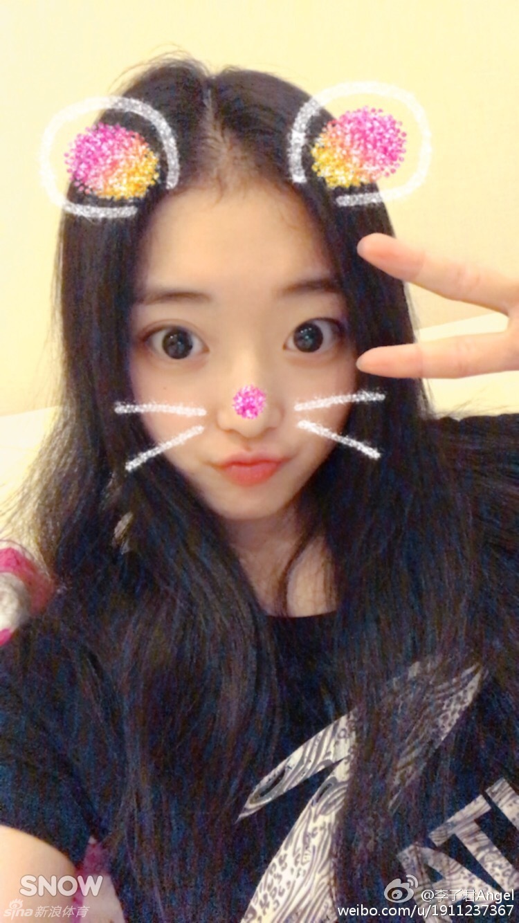 李子君"玩儿坏自己"九宫格美照_高清图集_新浪网