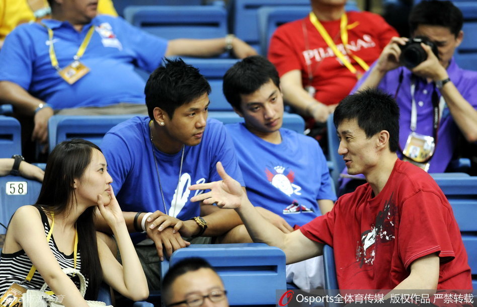 生活中的王棠云偏爱居家范的打扮，这张街边自拍中她略施粉黛，对着镜头展现自然笑容，仿佛就是你我身边那个热爱运动的阳光女孩