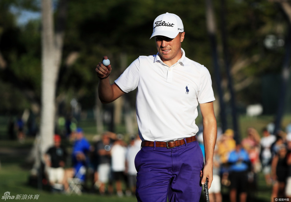 索尼公开赛焦点组开球前官方合影，从左至右：松山英树、丹尼尔·伯格尔、贾斯汀·托马斯、乔丹·斯皮思，四人神态轻松。