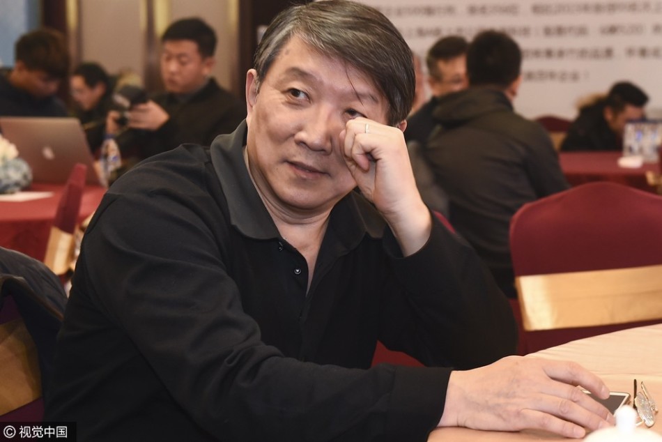 面对台下热情的球迷和媒体，宫鲁鸣在发言时目光坚毅，他用手势强调着自己的青训理念，表示要在安徽打造中国篮球的人才基地。