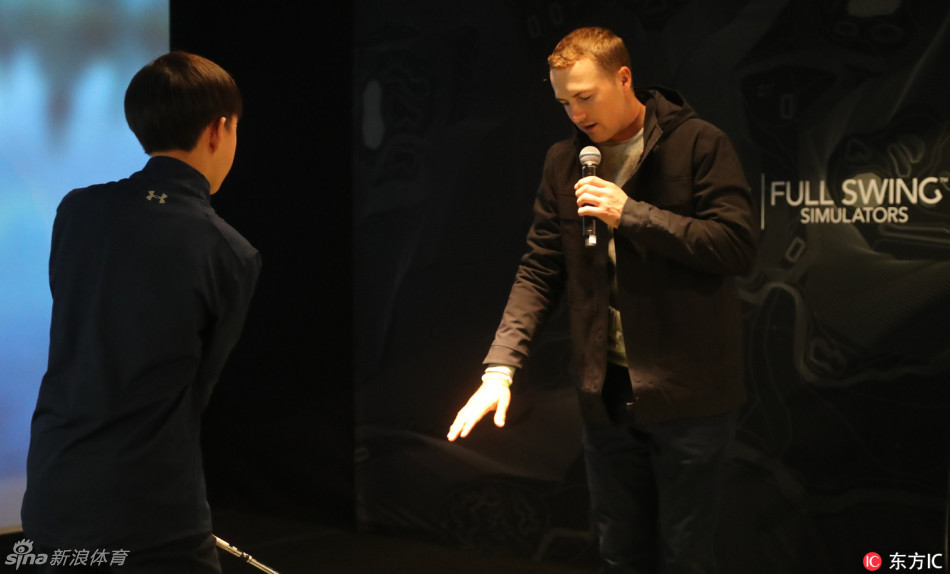 活动尾声,斯皮思面向所有到场者挥手致意,脸上洋溢着满足而真诚的笑容,为东京之行画上圆满句号。