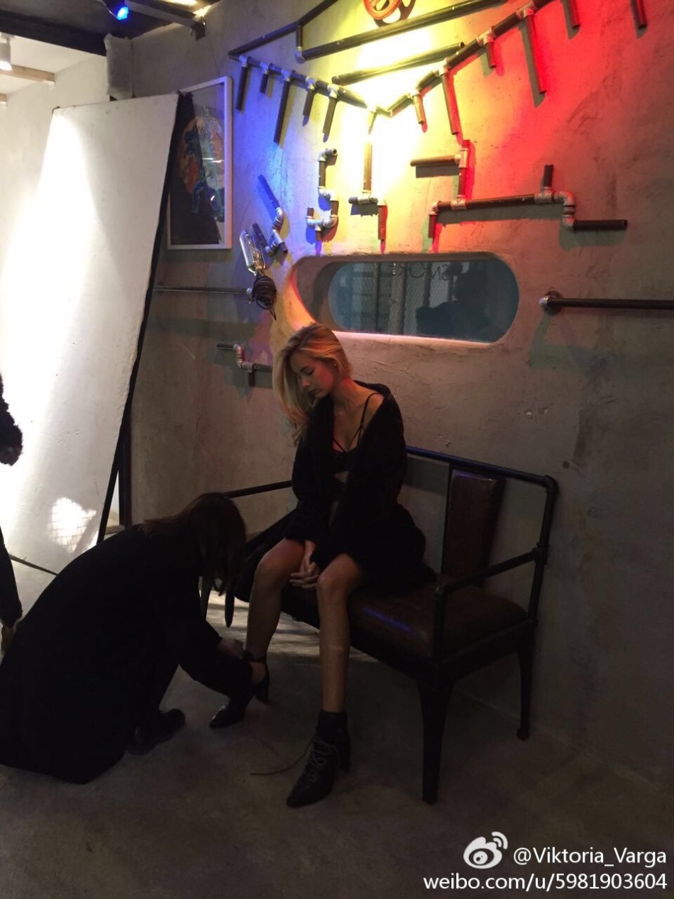 狠人！福登庆祝时“裸绞”谢尔基