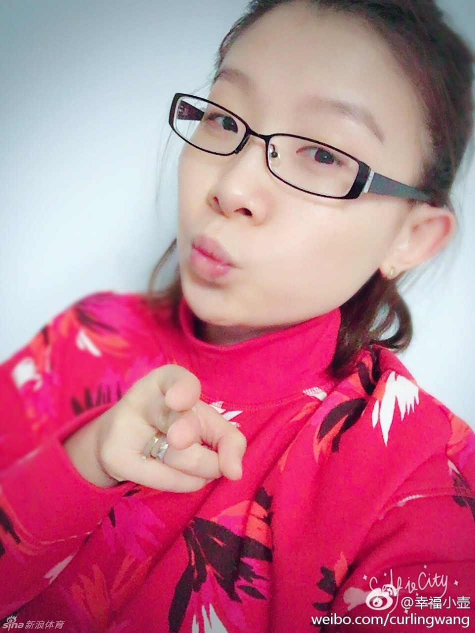 冰壶女神王冰玉搞怪自拍_高清图集_新浪网