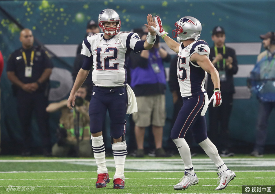 北京时间2月6日，第51届超级碗揭开大幕，爱国者超级逆转胜猎鹰。