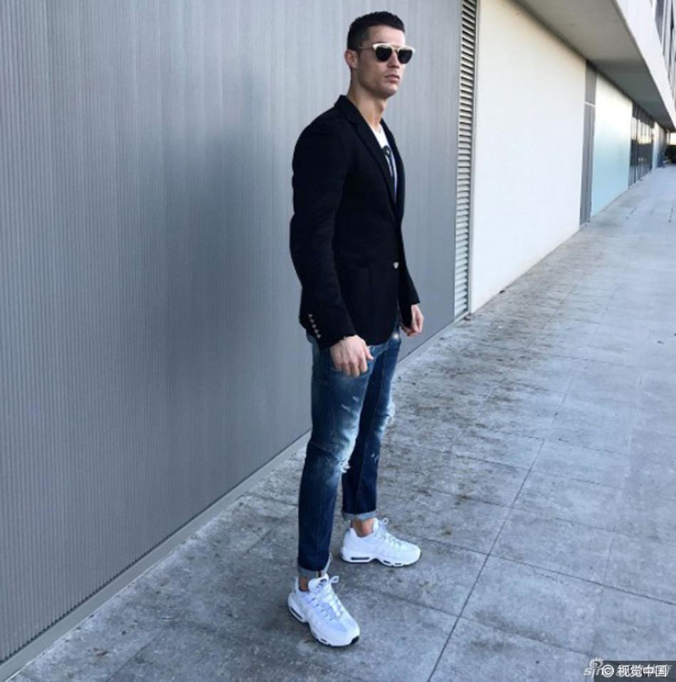 c罗曝光生活照泄露猛男出浴_高清图集_新浪网