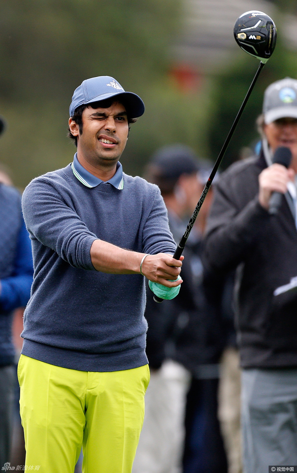 《生活大爆炸》昆瑙·内亚与比尔·默瑞热络交流：粉丝见到偶像，笑容满面，场面温馨有趣