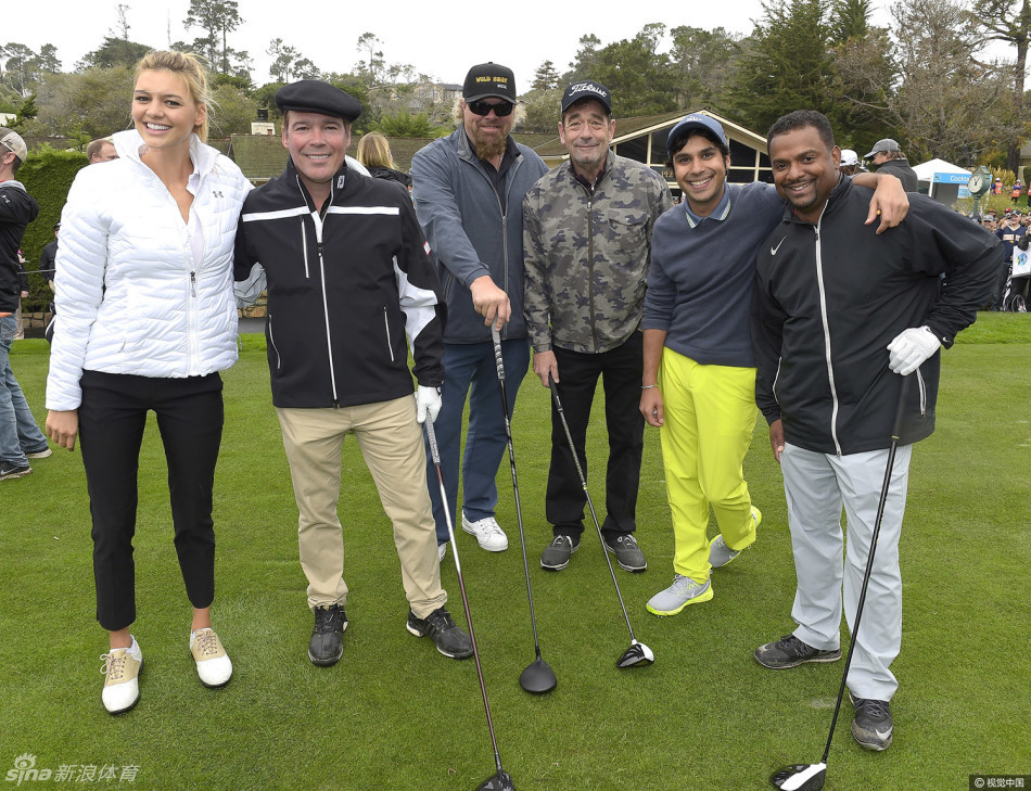 赛前欢乐大合影：众星云集，笑容灿烂，共同定格这充满期待的一刻