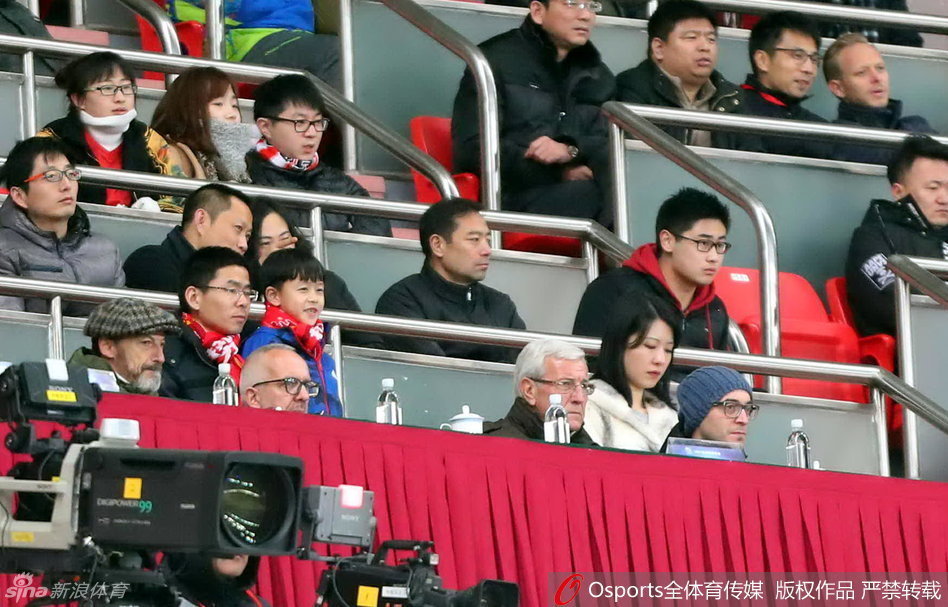 2017亚冠恒大对上港图片