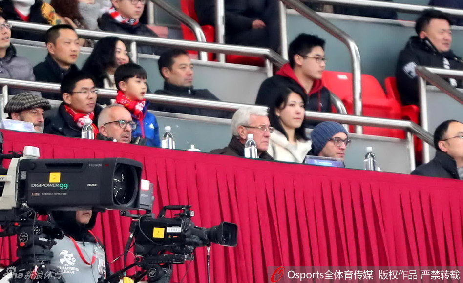 2017亚冠恒大对上港图片